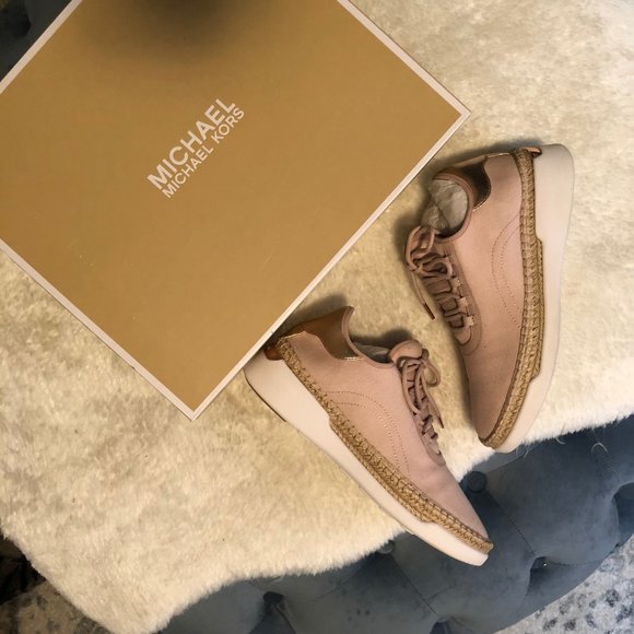 NWT Michael Kors Finch Lace Up Canvas Sneakers - Picture 2 of 10